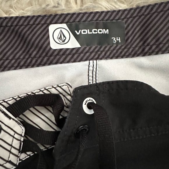 Volcom Swim Shorts - Picture 2 of 2